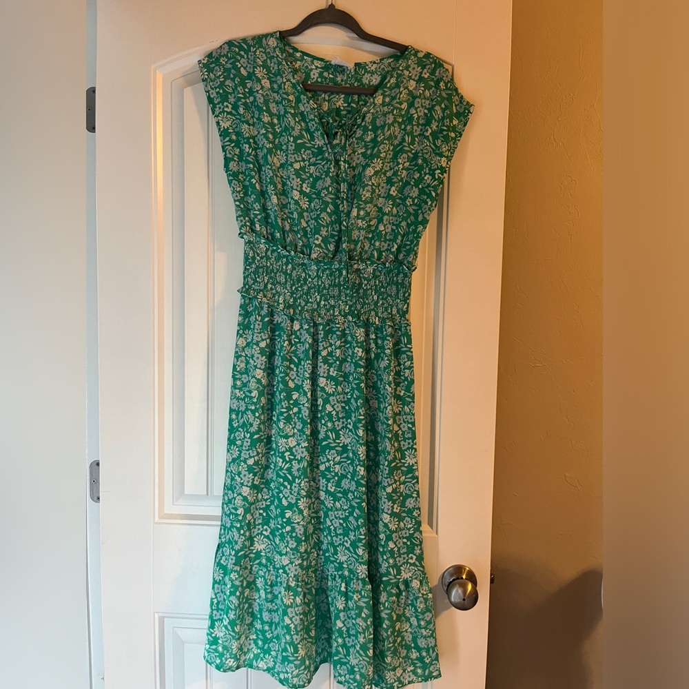 SIENNA SKY SIZE LARGE FLOWY FLORAL GREEN SUMMER DRESS